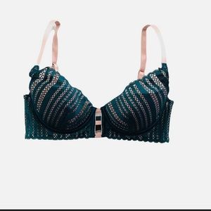 Victoria’s Secret lined plunge bra